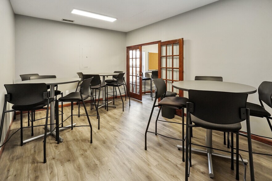 More Photos Of 750 Broad St, Shrewsbury Office For Lease