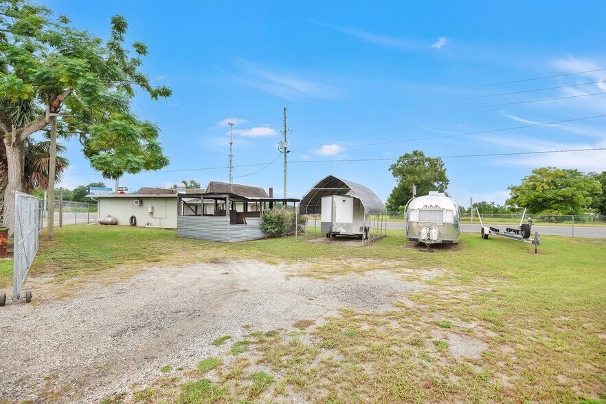 More Photos Of 3101 N Orange Blossom Trl, Zellwood Restaurant For Sale