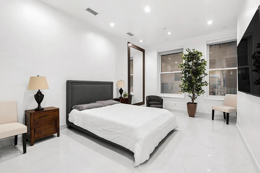 More Photos Of 53 Murray St, New York Apartments For Sale