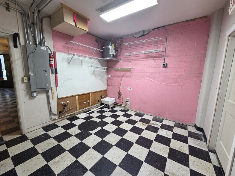 More Photos Of 960-990 Commercial St SE, Salem Storefront For Lease