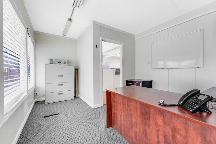 More Photos Of 1300 Virginia Ave, Fairmont Office For Lease