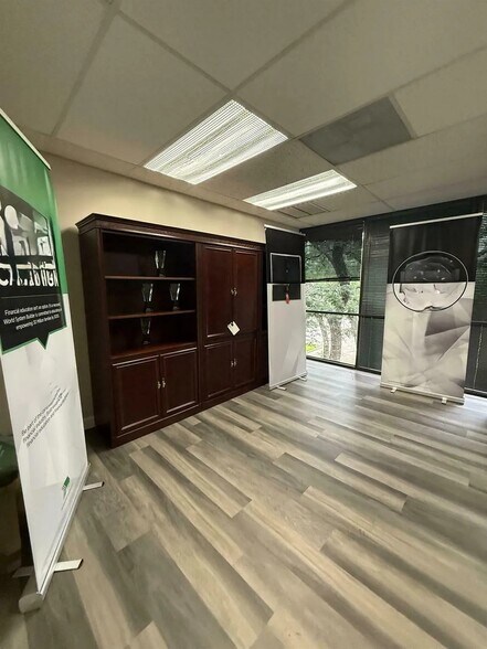 More Photos Of 8330-8350 Meadow Rd, Dallas Office For Sale