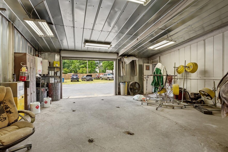 More Photos Of 1668 Atlanta Rd SE, Smyrna Auto Repair For Sale