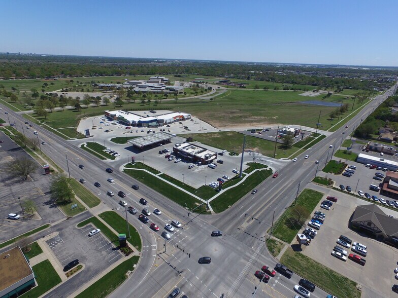 More Photos Of 8641 W 13th St N, Wichita General Retail For Lease