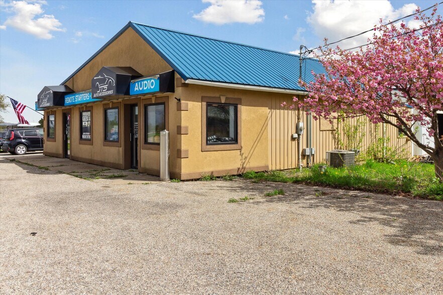 More Photos Of 3159 W Monroe Rd, Alma Freestanding For Sale