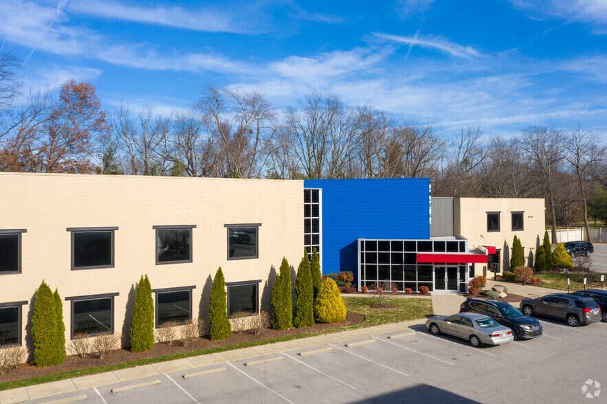 More Photos Of 9913 Shelbyville Rd, Louisville Loft Creative Space For Lease