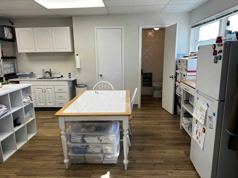 More Photos Of 3640 W Cypress St, Tampa General Retail For Lease