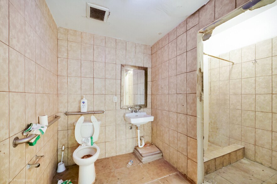 More Photos Of 2381-2389 NW 54th St, Miami Freestanding For Sale