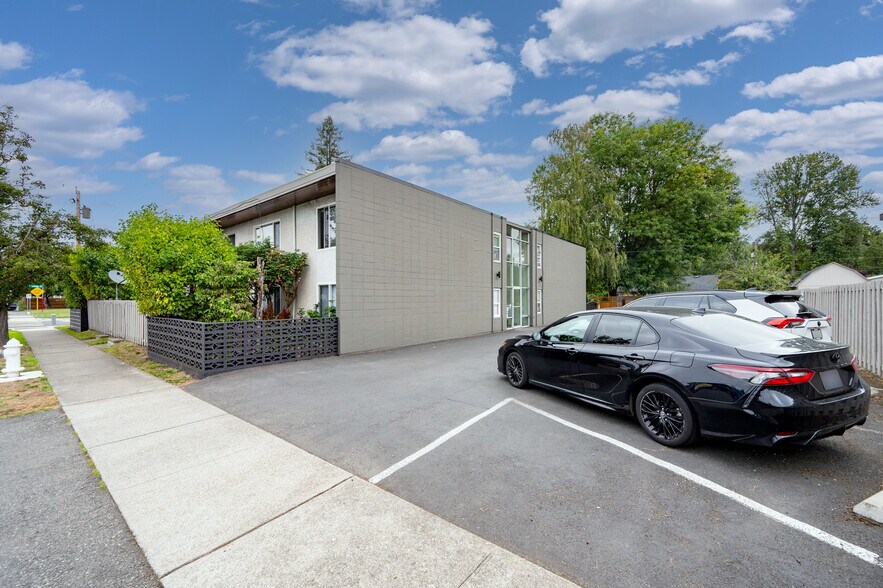 More Photos Of 406 E George St, Kent Apartments For Sale