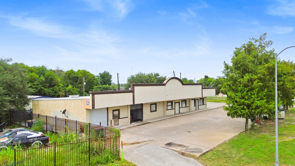 More Photos Of 14613 S Post Oak Rd, Houston Restaurant For Sale