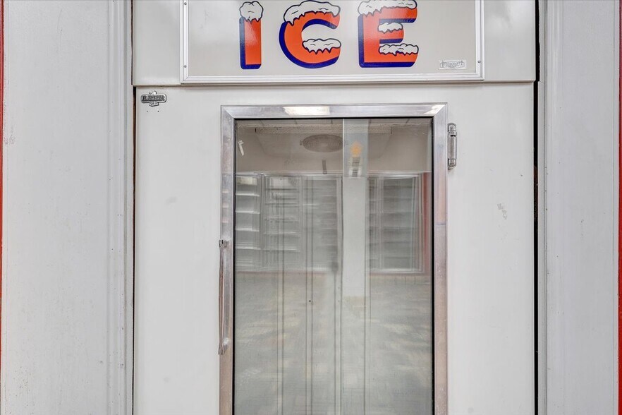More Photos Of 1000 Electric Rd, Salem Convenience Store For Sale