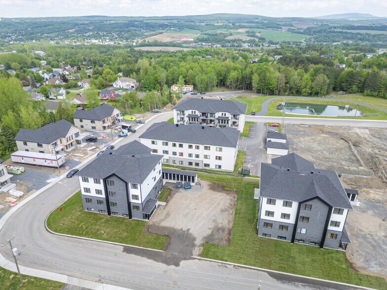More Photos Of 765 Rue Rachel-Hébert, Coaticook Apartments For Sale