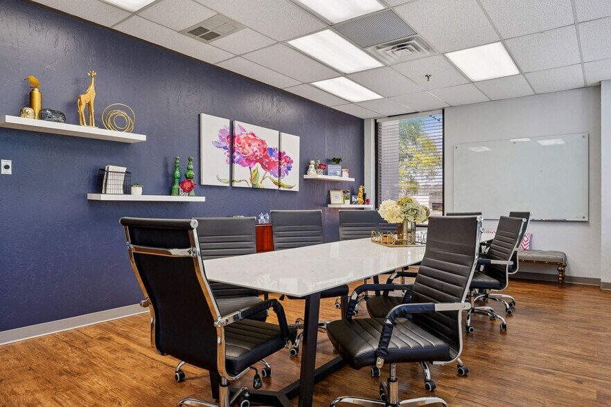 More Photos Of 1800 Teague Dr, Sherman Office For Sale