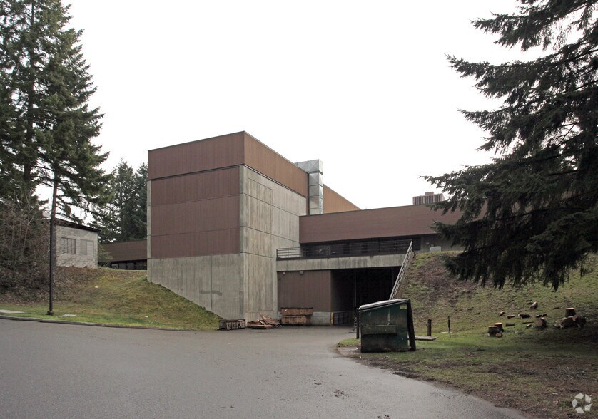 More Photos Of 600 S 334th St, Federal Way Light Distribution For Sale