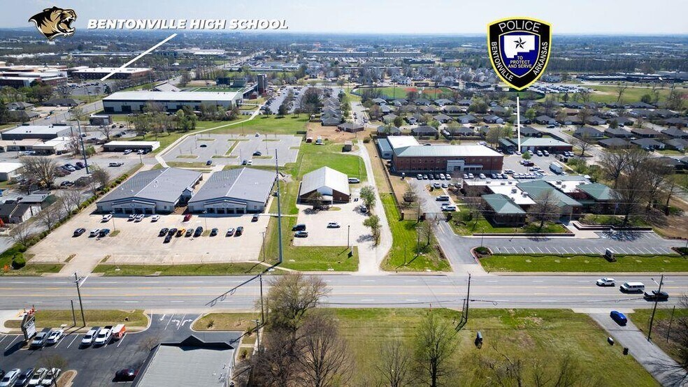 More Photos Of 910 SE 14th St, Bentonville Office For Sale