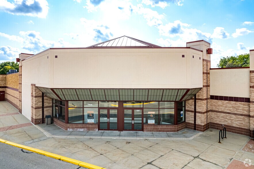 More Photos Of 1201 S Broadway, Rochester Unknown For Lease