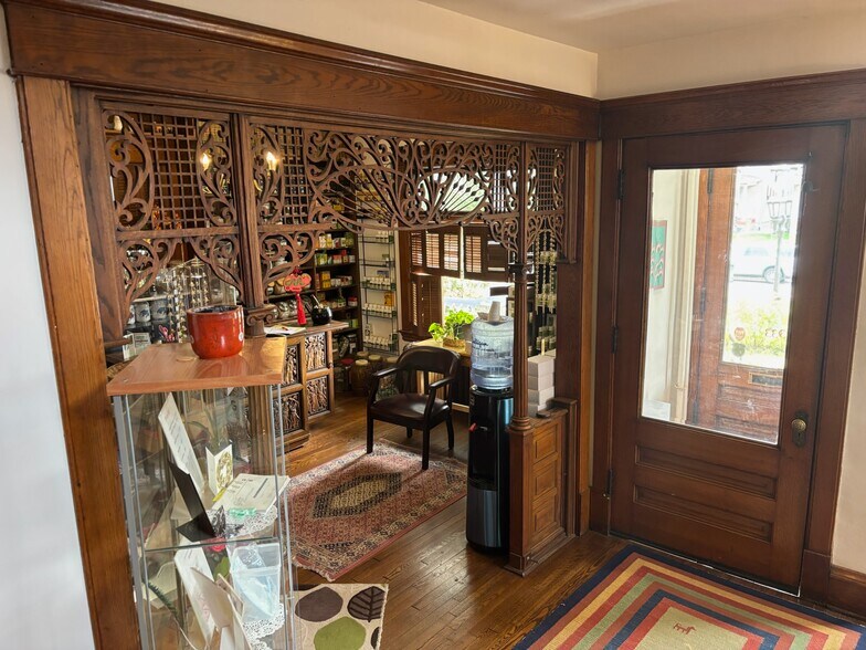 More Photos Of 1033 Grand Ave, Saint Paul Health Club For Sale