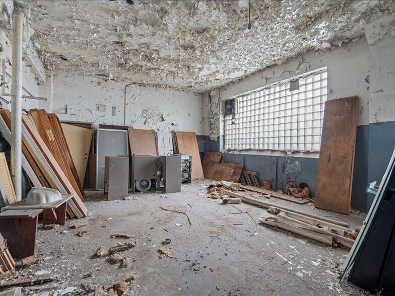 More Photos Of 808-22 Burnet Ave, Syracuse Warehouse For Sale