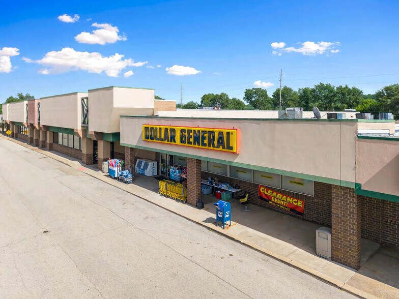 More Photos Of 2410-2516 E Washington St, East Peoria Storefront For Lease