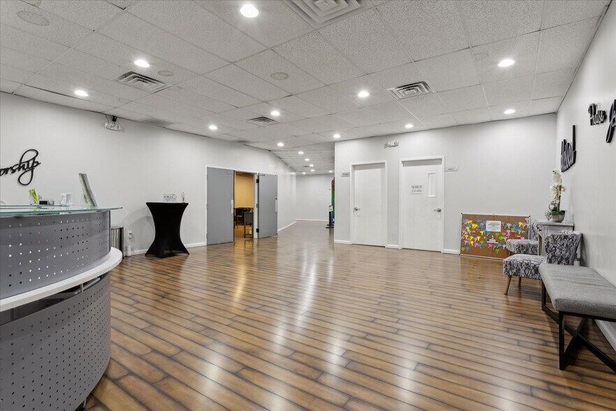More Photos Of 14859 Warwick Blvd, Newport News Restaurant For Lease