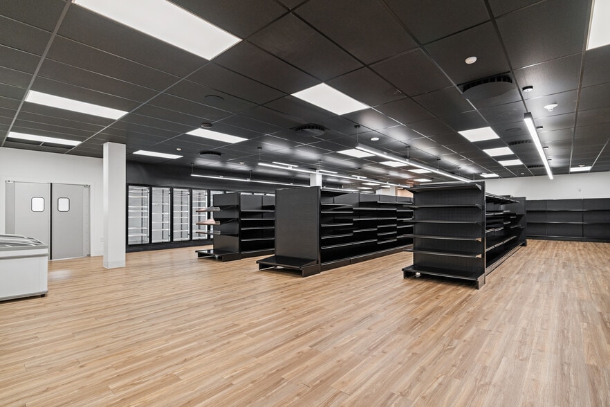 More Photos Of 4440 Walker Blvd, Knoxville Flex For Sale