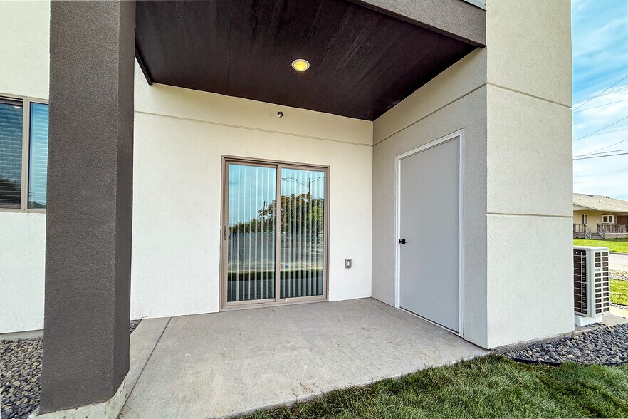 More Photos Of 1007 Grandridge Road, Grandview Apartments For Sale