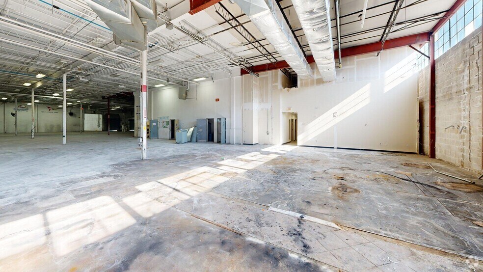 More Photos Of 110 Emjay Blvd, Brentwood Warehouse For Sale