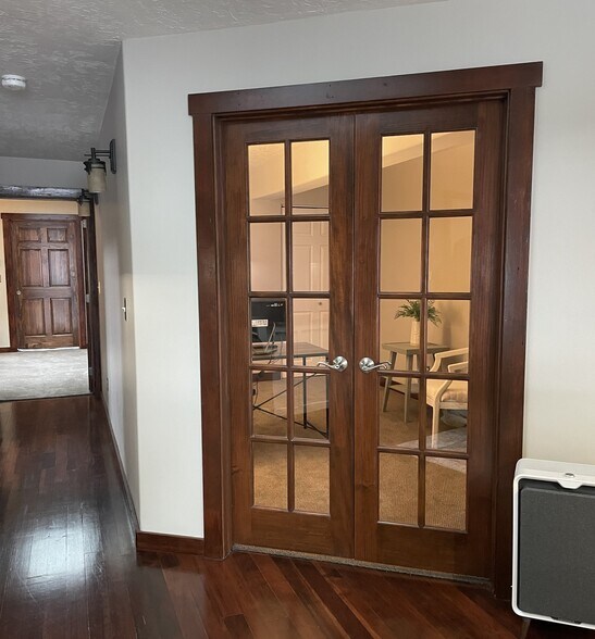 More Photos Of 171 S Broadway, Coos Bay General Retail For Sale