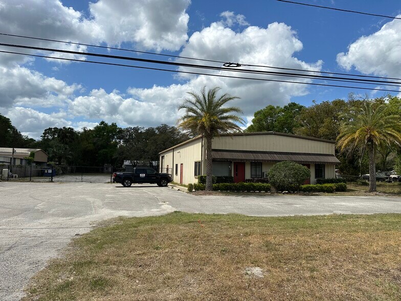 Primary Photo Of 3956 N US Highway 17, Deland Flex For Sale