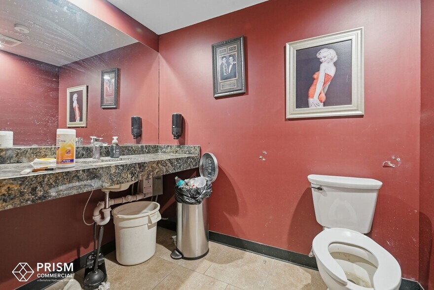 More Photos Of 1332-1336 P St, Lincoln Bar For Sale