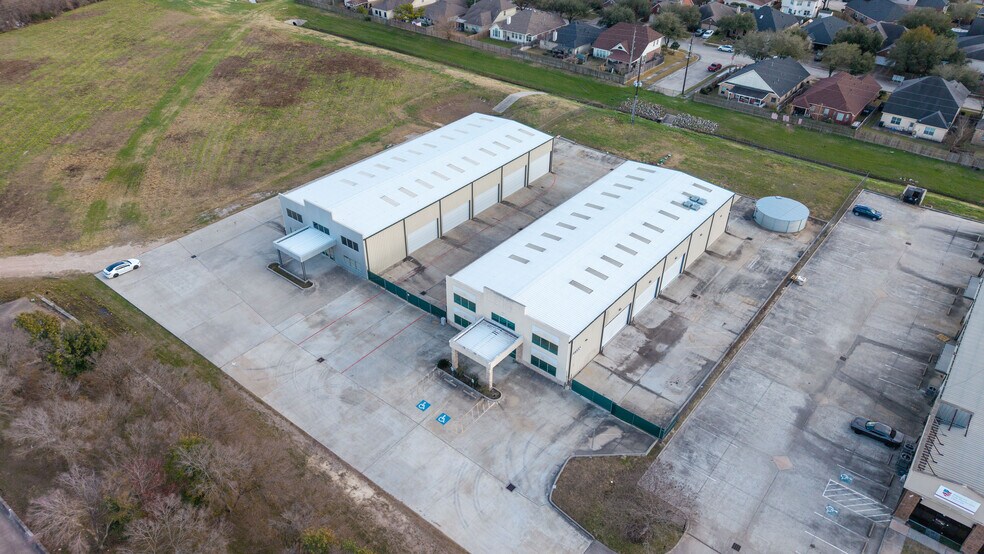 More Photos Of 6631 N Sam Houston Pky W, Houston Warehouse For Lease