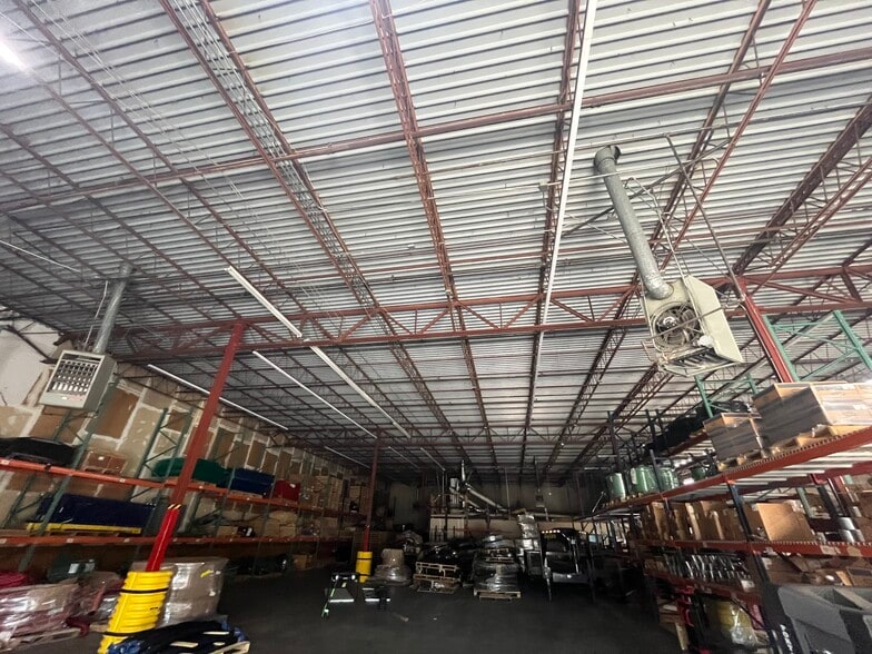 More Photos Of 4130-4150 Will Rogers Pky, Oklahoma City Warehouse For Lease