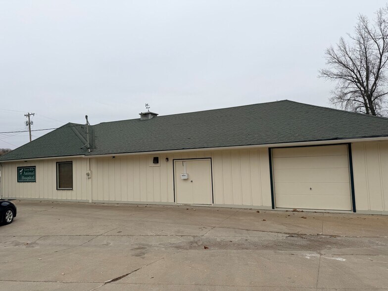 More Photos Of 3111 N Belt Hwy, Saint Joseph General Retail For Sale