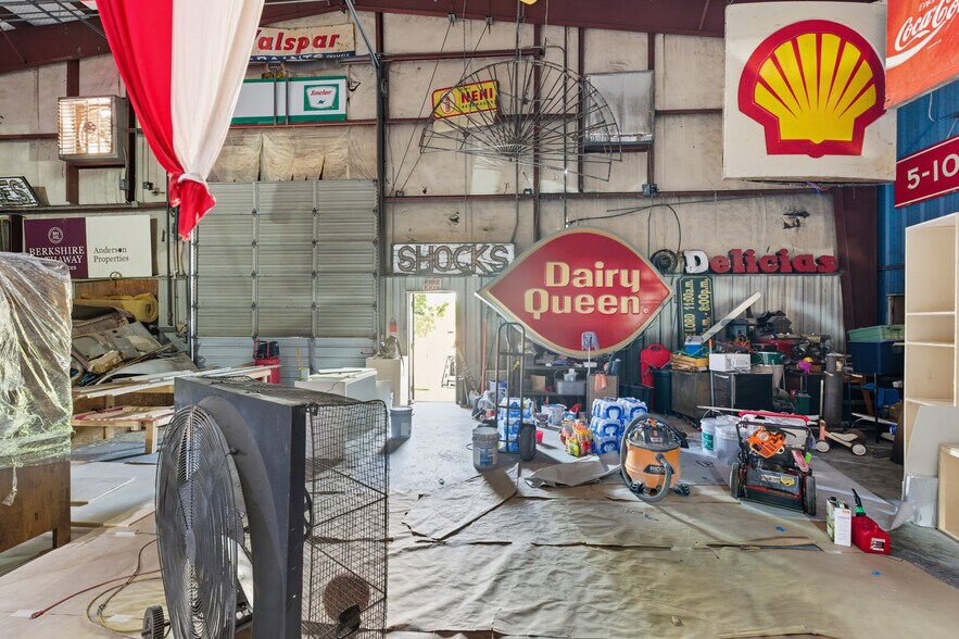 More Photos Of 9129 Irvington Blvd, Houston Warehouse For Sale