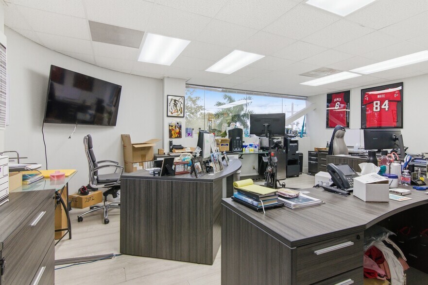 More Photos Of 1640 W Oakland Park Blvd, Fort Lauderdale Office For Sale