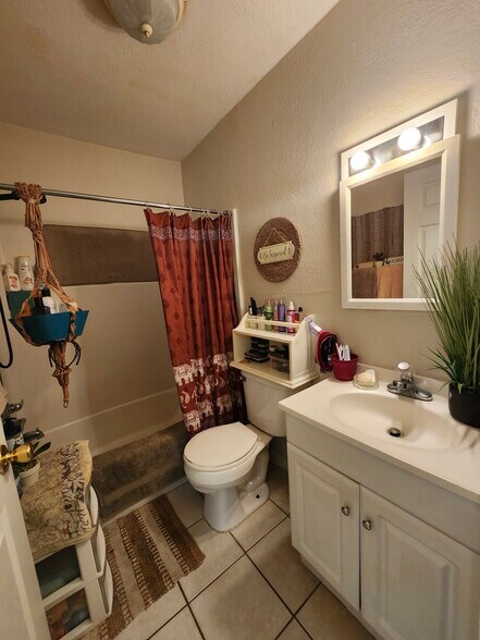 More Photos Of 204 3rd St SW, Rake Apartments For Sale