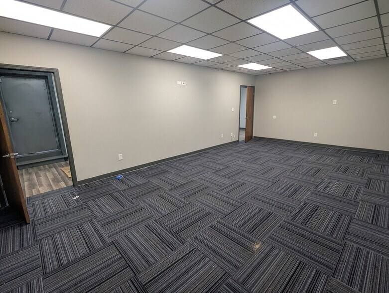 More Photos Of 716 W Maple St, Wichita Office For Lease