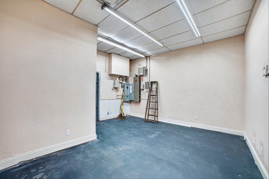More Photos Of 4018-4026 W Camp Wisdom Rd, Dallas General Retail For Lease