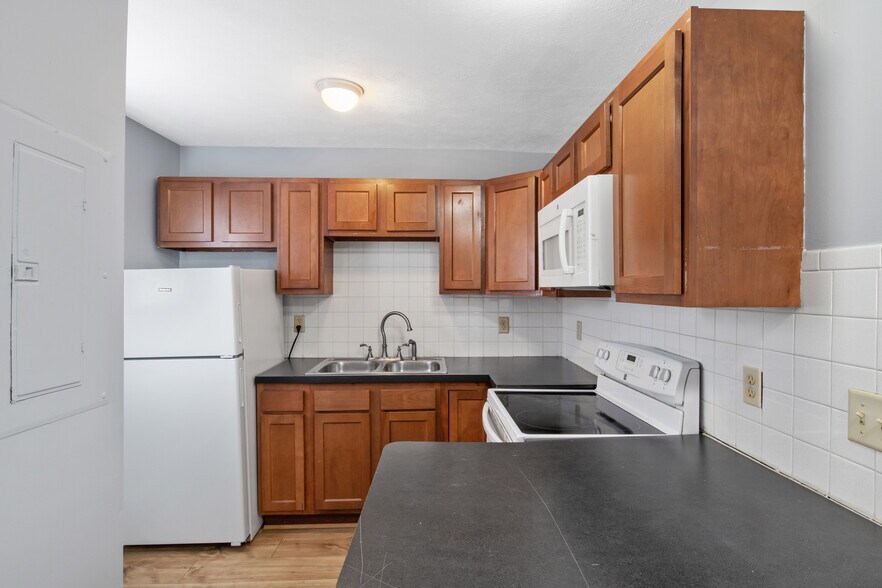More Photos Of 1002 Butternut St, Syracuse Apartments For Sale