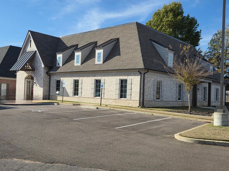 More Photos Of 6634 Summer Knoll Cv, Bartlett Medical For Lease