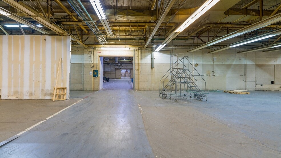 More Photos Of 128 Bingham Rd, Asheville Light Manufacturing For Lease