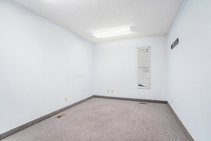More Photos Of 1707 Miller Rd, Kalamazoo Office Residential For Sale