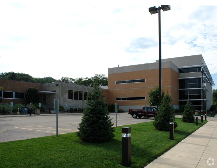 More Photos Of 1 News Plz, Peoria Office For Lease