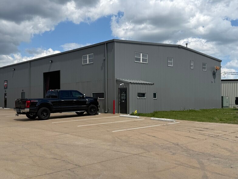 Primary Photo Of 10041 E 52nd St, Tulsa Manufacturing For Lease