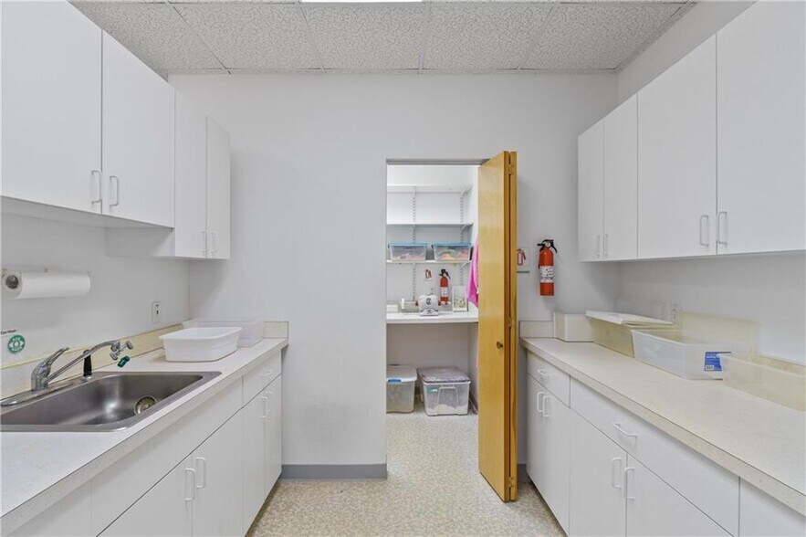 More Photos Of 1637 Mineral Spring Ave, North Providence Medical For Lease