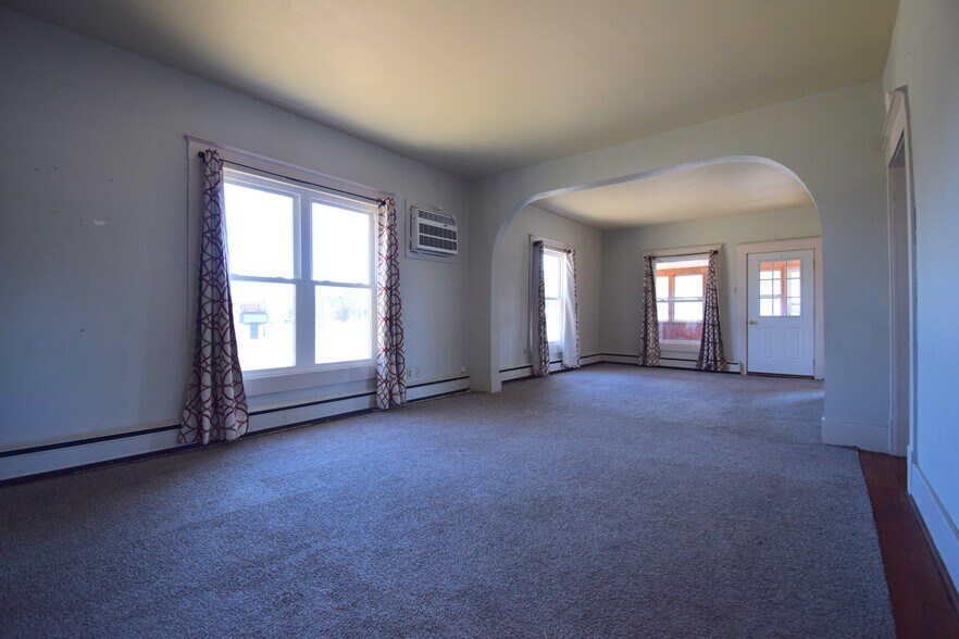 More Photos Of 102 N Park St, Sesser Restaurant For Sale