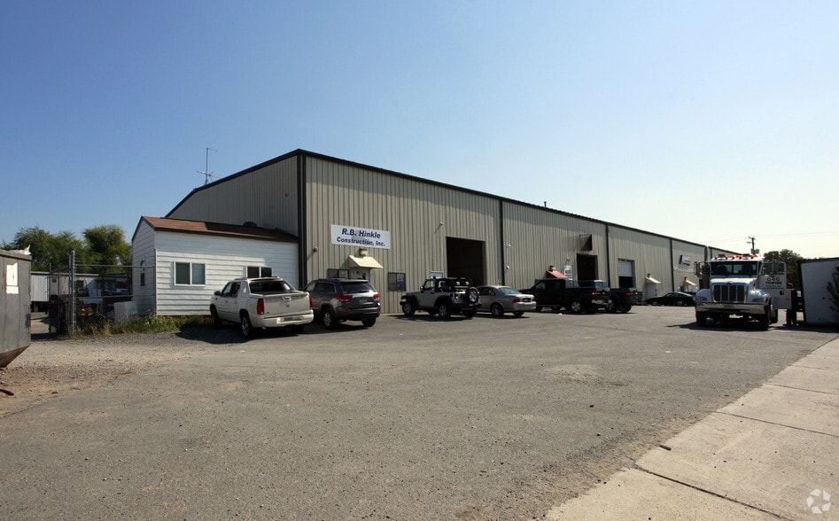 More Photos Of 21585 Cedar Ln, Sterling Warehouse For Lease