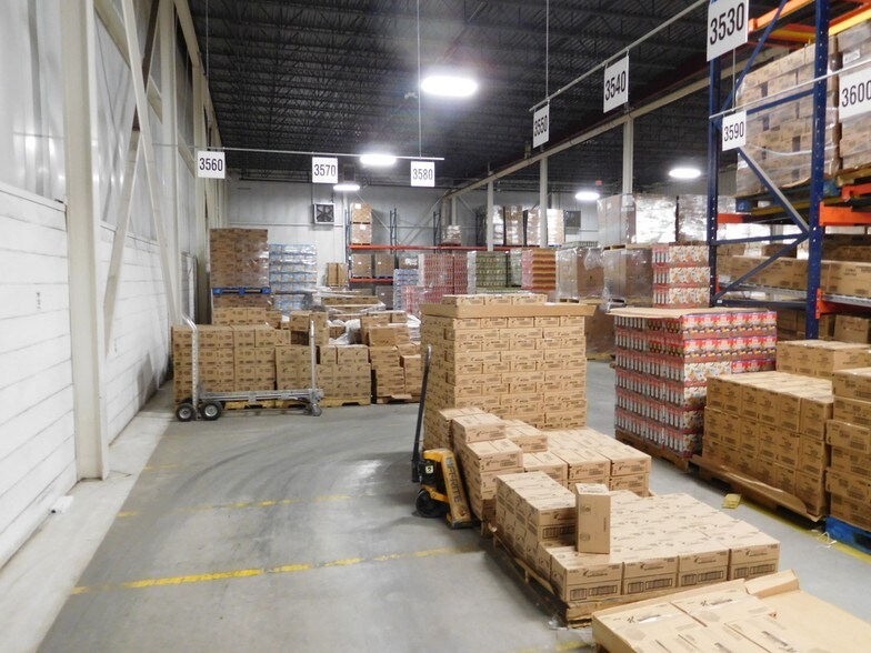 More Photos Of 2651 N Eastgate Ave, Springfield Distribution For Lease
