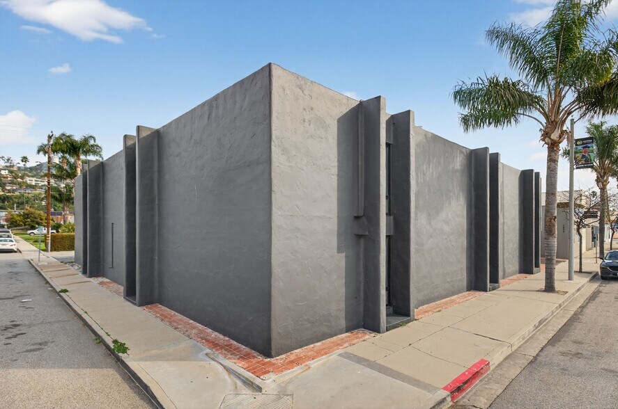 More Photos Of 1895 E Main St, Ventura General Retail For Sale