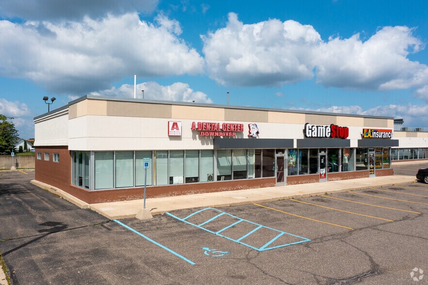 More Photos Of 17032-17094 Fort St, Riverview Unknown For Lease